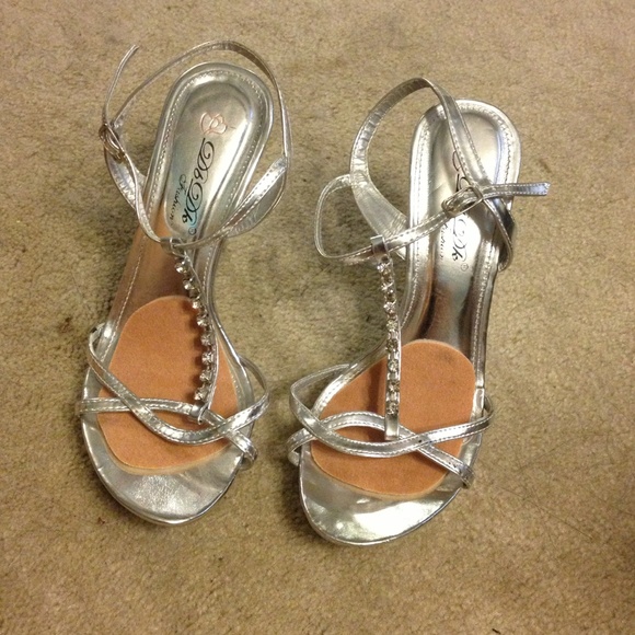 Shoes - Silver strappy heals